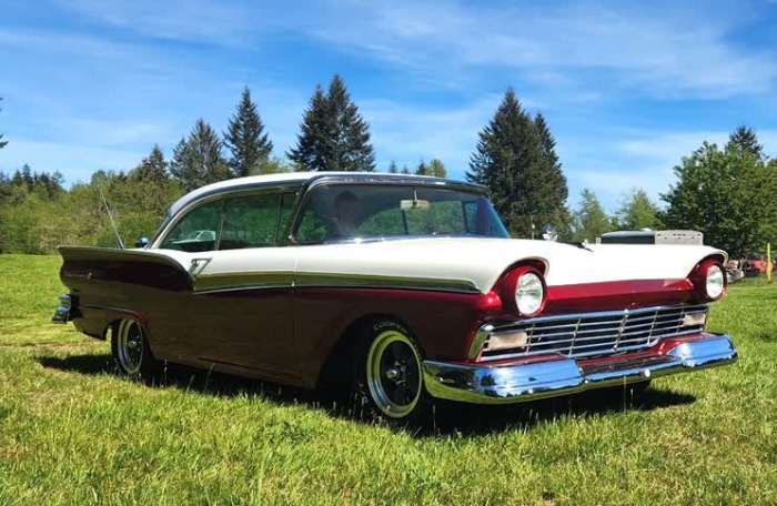 1957 Ford Fairlane 500 2dr HT