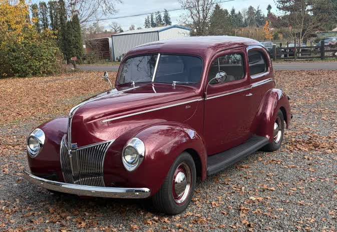 1940 Ford Standard Sedan