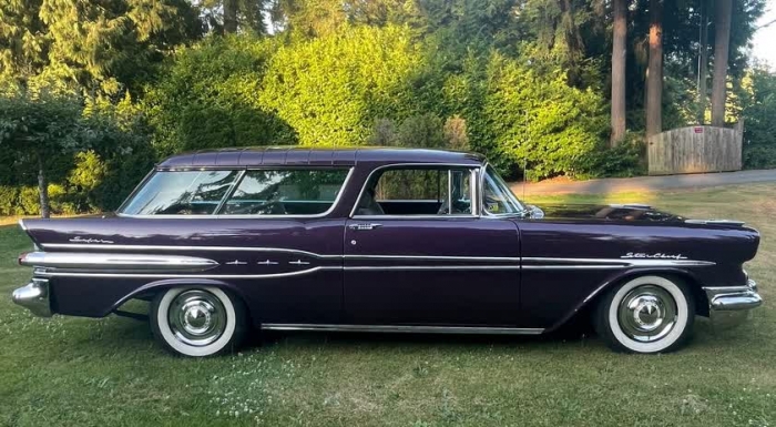 1957 Pontiac Safari Deluxe Sports Wagon
