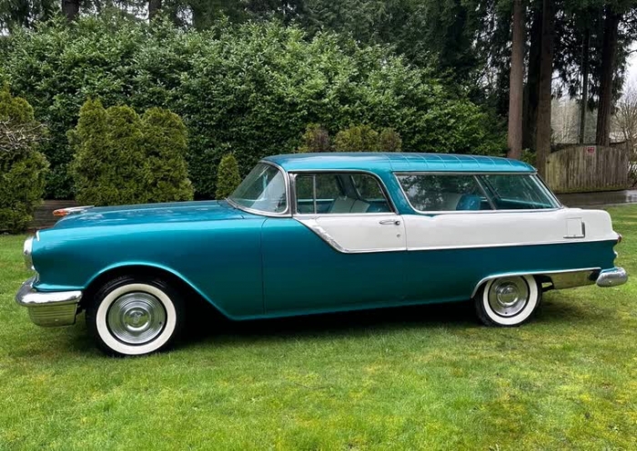 1955 Pontiac Safari Deluxe Sports Wagon