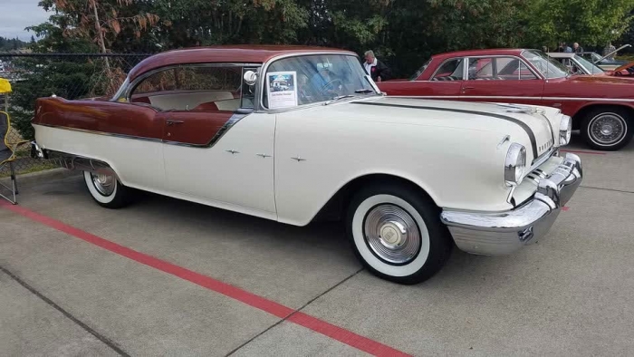 1955 Pontiac Starchief 2 DR HT