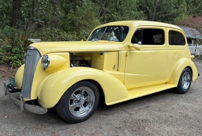 1937 Chevrolet Master Town Sedan Street Rod