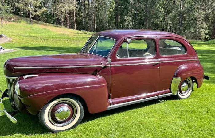 1941 Ford Sedan Deluxe