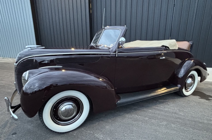 1938 Ford Deluxe Convertible Coupe